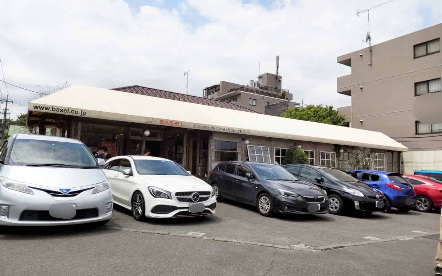 満車の駐車場の画像