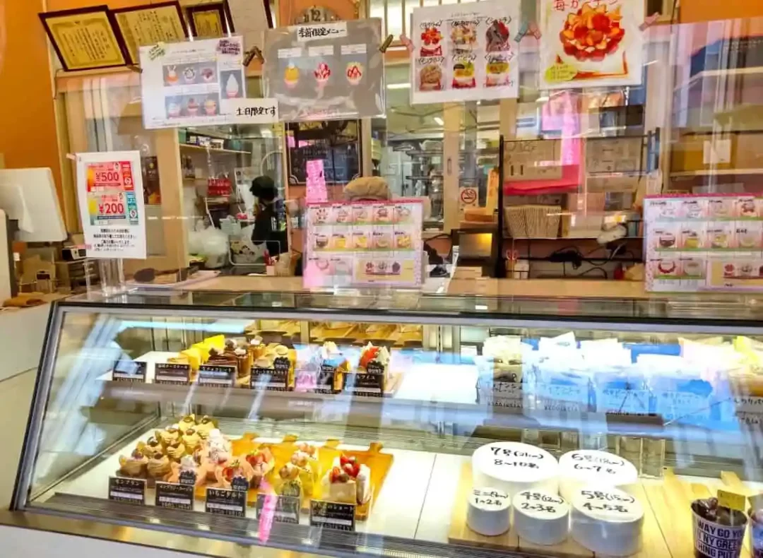 店内ショーケース